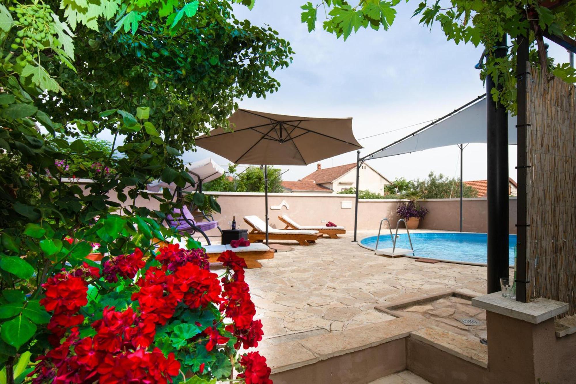 Apartment Pool Bakija 2 - Happy